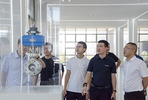 热点新闻 | 温州市经信局副局长丁加力一行莅临浙江z6com尊龙调研